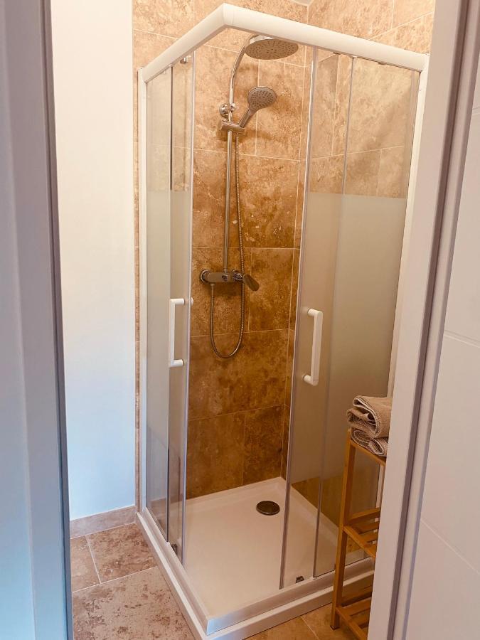 La Maison D A Cote 8 A 10 Personnes Carpentras Exteriör bild